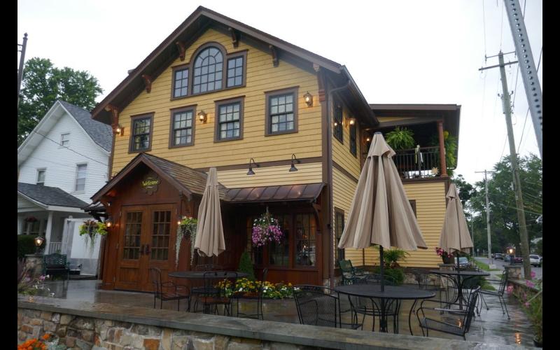 Front view of Hamburg Yellow Deli